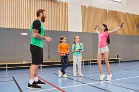 广东3消息！四外援首次合练，胡明轩伤势加重，朱芳雨辣评杨瀚森