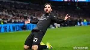 为什么外野手回传球时会故意瞄准中继手套